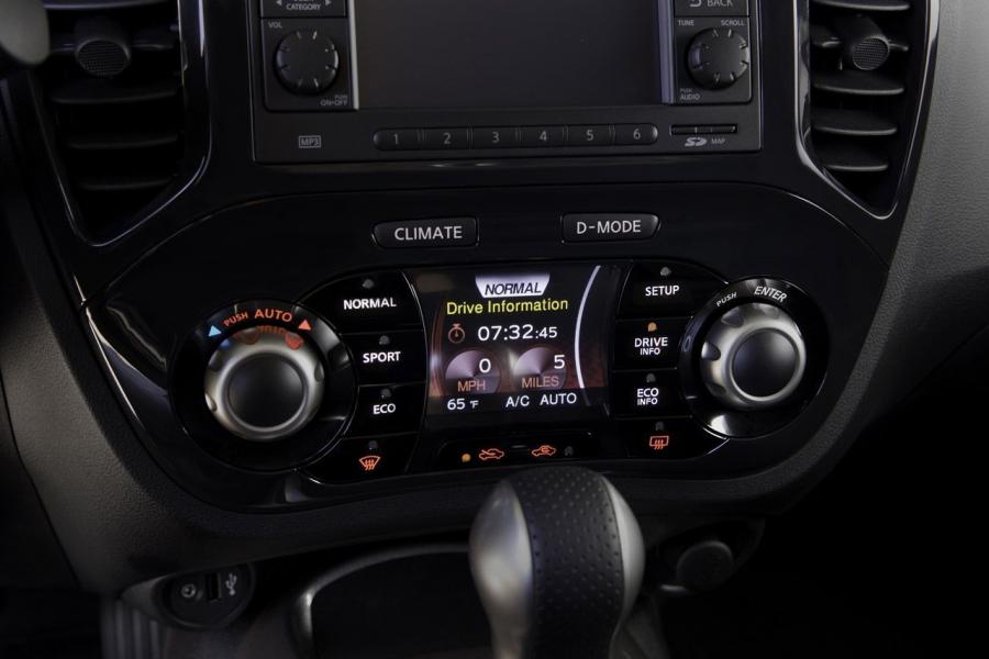  Nissan Juke 2010 года  (фото 26 из 174)